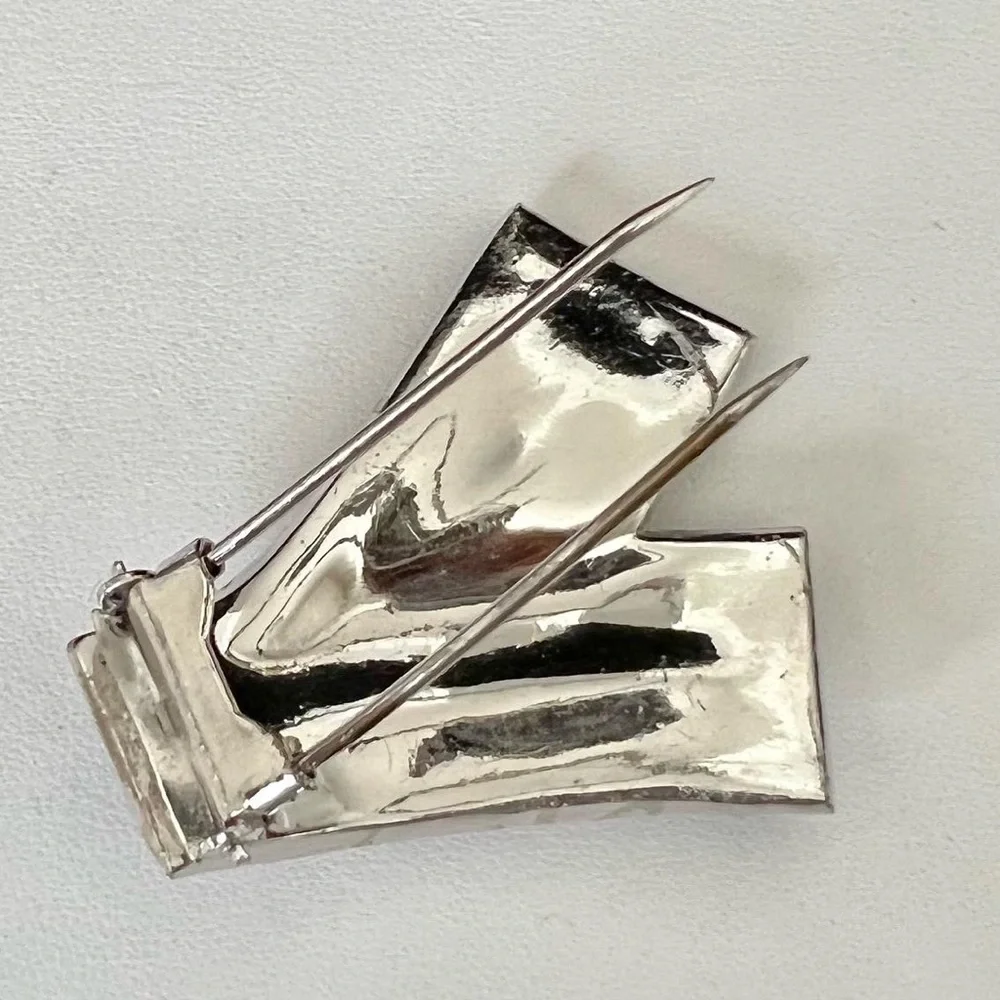 Stunning Crystal Fur Clip - Picture 7 of 7